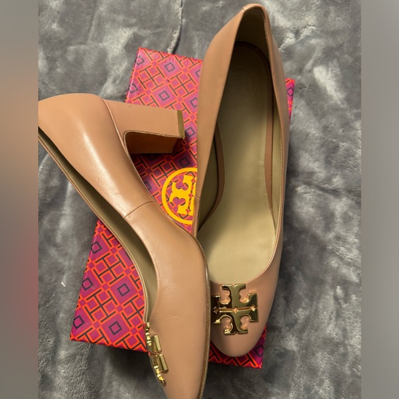Blush Raleigh pump by Tory Burch - Picture 2 of 6